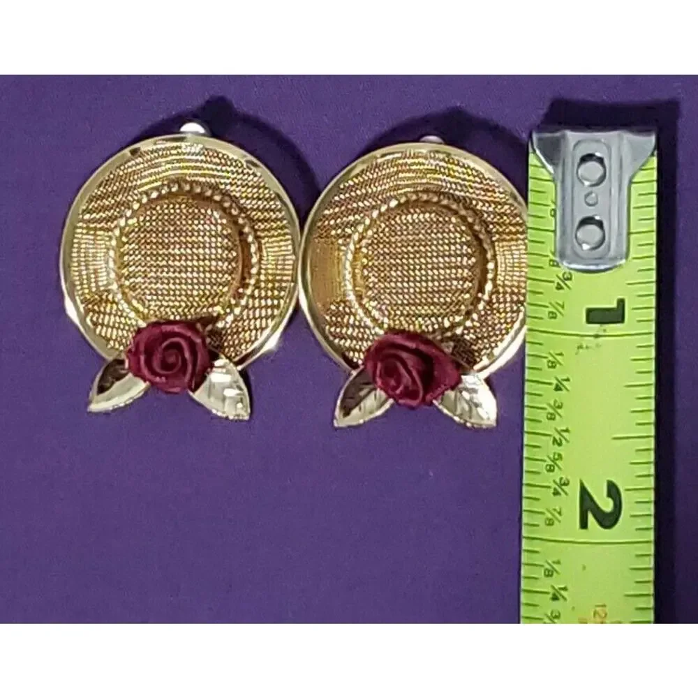 Straw Hat Pierced Earrings In Gold Tone Metal With Burgundy Flower Accent